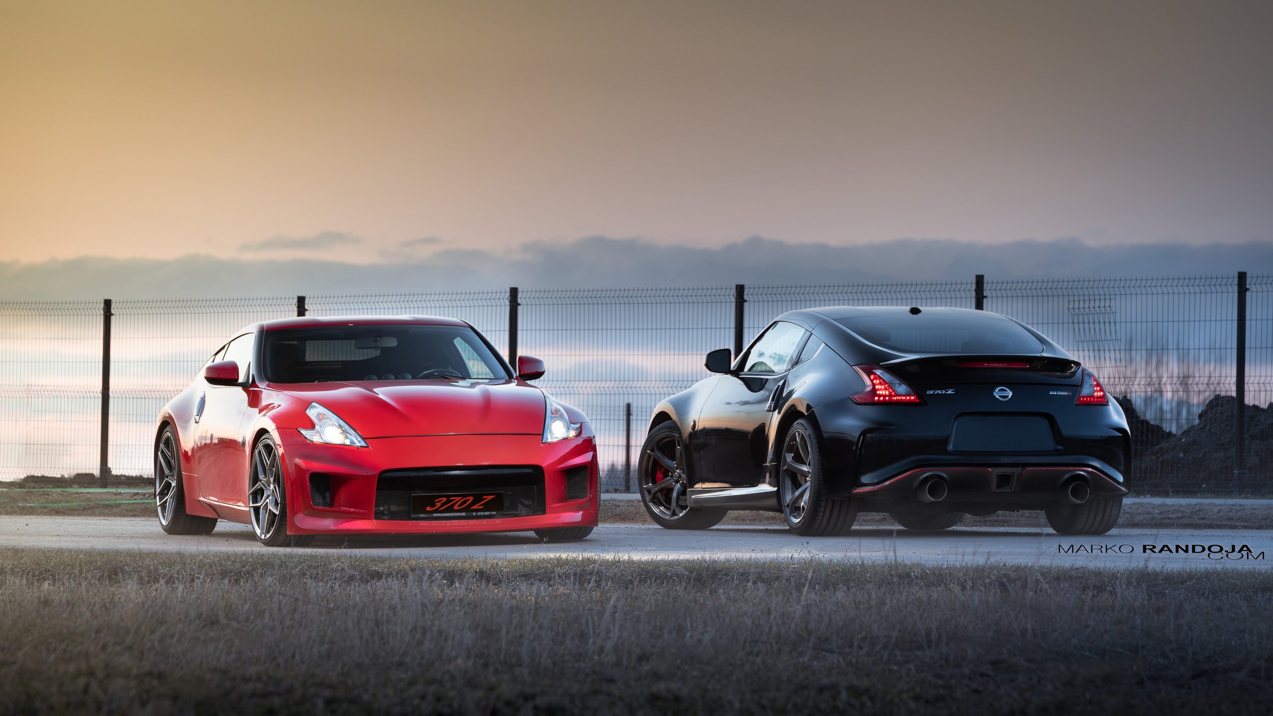 Dzopper stiilis must mootorratas parkimas lossi ees