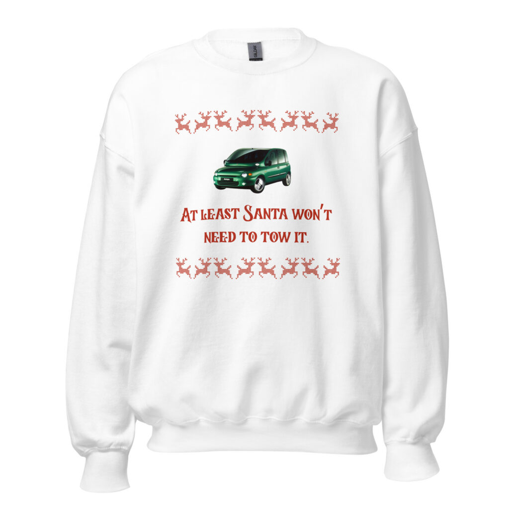 Valge kole jõulu kampsun rohelise Multipla pildiga ja naljaga “At least Santa won’t need to tow it”, pluss punased pikslilised põhjapõdrad ekstra koleduspunktideks