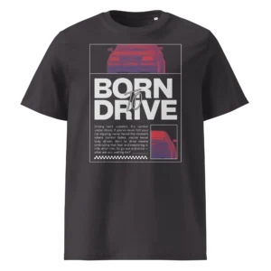 Tumehalli ehk antratsiit värvi orgaanilisest puuvillast T-särk Born To Drive disainiga, millel on filtriga töödeldud Audi 80 B4 Competition / S2 stiilis esiotsa pilt, suur slogani tekst ja väike tagantvaate pilt all paremal.