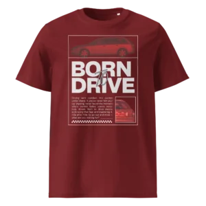 Tumepunane T-särk Born To Drive kujundusega, millel on filtriga töödeldud Audi A4 Avant külgvaade ja kontrastne suur tekst.