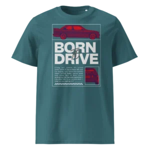 Sinakas-roheline orgaanilisest puuvillast T-särk Born To Drive disainiga, millel on filtriga töödeldud BMW E30 M3 külgvaade, suur slogani tekst ja väike tagantvaate pilt all paremal.