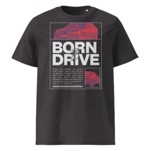 Tumehalli t-särgi põhipilt (särgi kujundus) „Born To Drive BMW E36 M3 graafiline kujundus filtriga töödeldud punase BMW E36 M3 esivaatega ja suure slogani tekstiga.“ Ülemine suur autopilt „Filtriga töödeldud BMW E30 M3 esivaade punastes toonides mustal taustal.“ Alumine väike autopilt „Filtriga töödeldud BMW E30 M3 tagantvaade parema nurga alt punastes toonides.“