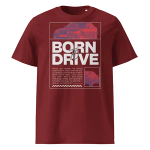 Tumepunase t-särgi põhipilt (särgi kujundus) „Born To Drive BMW E36 M3 graafiline kujundus filtriga töödeldud punase BMW E36 M3 esivaatega ja suure slogani tekstiga.“ Ülemine suur autopilt „Filtriga töödeldud BMW E30 M3 esivaade punastes toonides mustal taustal.“ Alumine väike autopilt „Filtriga töödeldud BMW E30 M3 tagantvaade parema nurga alt punastes toonides.“