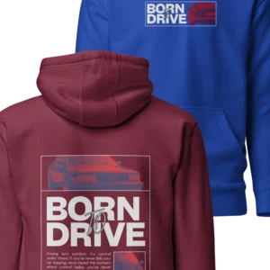 Kaks Born To Drive kapuutsiga pusa, üks sinine tagaplaanil, mis näitab pusa disaini esikülge, kus on väikselt rinna peal BORN TO DRIVE kiri ja Audi 200 tagaosast diagonaalis pilt. Ja ees on ülekattega tumepunane pusa, mis kuvab pusa tagakülje disaini, millele on suurem pilt Audi 200 esiosast, selle all taas suurte tähtedega BORN TO DRIVE kiri ja all motiveeriv tekst, mis on ka kirjas tootekirjelduses. All on veel paremal nurgas valge joonega raami sees paremal Audi tagaosast väiksem ruudukujuline pilt.