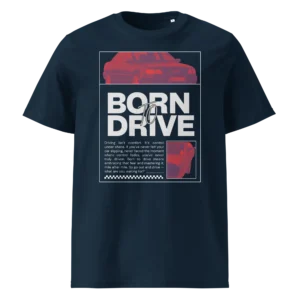 Tumesinine orgaanilisest puuvillast T-särk Born To Drive disainiga, millel on filtriga töödeldud Audi S6 / S6 Plus pilt ja suur slogani tekst.