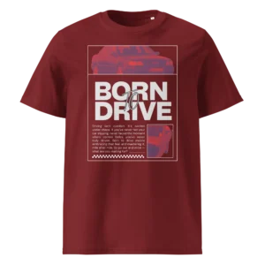 Tumepunane (burgundia punane) orgaanilisest puuvillast T-särk Born To Drive disainiga, millel on filtriga töödeldud Audi S6 / S6 Plus pilt ja suur slogani tekst.