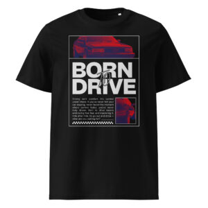 Must unisex t-särk retro stiilis punasest autost AUDI 200 20v Quattro, mille värvi on rikastatud sinise ja punase värvifiltriga ning suure kirjaga ‘Born to Drive’, mille all on motiveeriv tsitaat sõitmise ja kirgliku autokultuuri kohta.