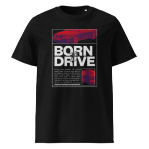 Must orgaanilisest puuvillast T-särk Born To Drive disainiga, millel on filtriga töödeldud Audi S4 Avant pilt, suur slogani tekst ja väike lisapilt all paremal.