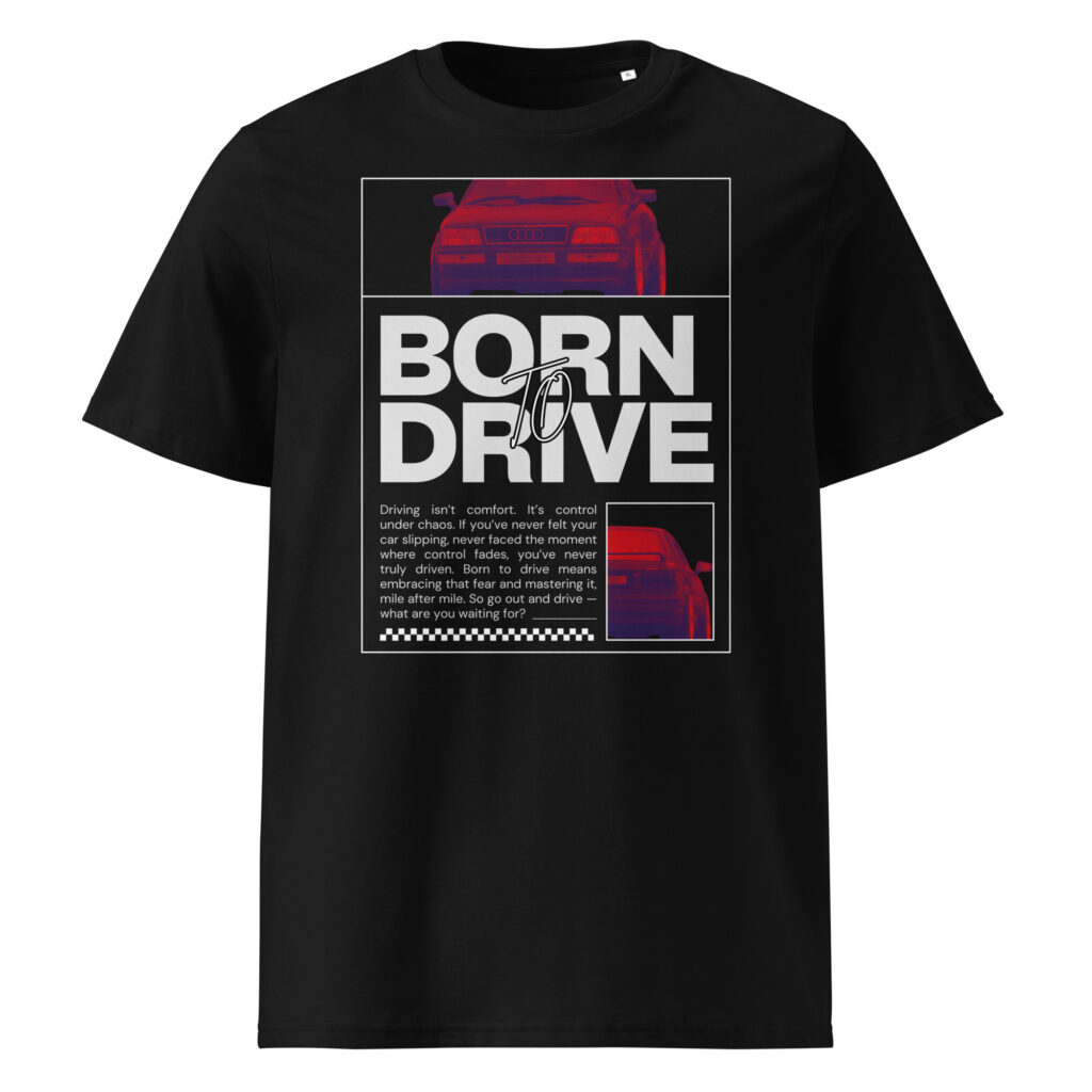 Must orgaanilisest puuvillast T-särk Born To Drive disainiga, millel on filtriga töödeldud Audi 80 B4 Competition / S2 stiilis esiotsa pilt, suur slogani tekst ja väike tagantvaate pilt all paremal.