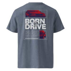 Hallikas-sinine T-särk, mille seljal on suur kujundus tekstiga ‘Born To Drive’, suure punase-sinise tooniga Audi 200 pilt ning motiveeriv tekst sõidurõõmu ja kontrolli kohta.