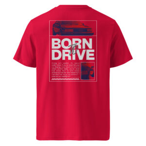 Punane T-särk, mille seljal on suur kujundus tekstiga ‘Born To Drive’, suure punase-sinise tooniga Audi 200 pilt ning motiveeriv tekst sõidurõõmu ja kontrolli kohta.