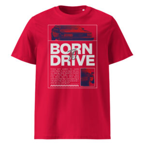 Punane unisex t-särk retro stiilis punasest autost AUDI 200 20v Quattro, mille värvi on rikastatud sinise ja punase värvifiltriga ning suure kirjaga ‘Born to Drive’, mille all on motiveeriv tsitaat sõitmise ja kirgliku autokultuuri kohta.