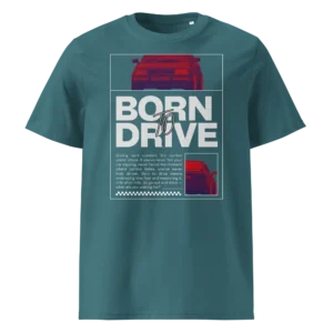 Sinakas-roheline orgaanilisest puuvillast T-särk Born To Drive disainiga, millel on filtriga töödeldud Audi 80 B4 Competition / S2 stiilis esiotsa pilt, suur slogani tekst ja väike tagantvaate pilt all paremal.
