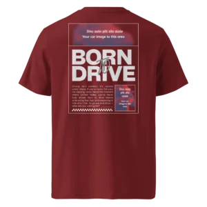 Tumepunane Born To Drive oma auto pildiga t-särk tagantvaates. Seljal on plakatistiilis disain suure tekstiga “Born To Drive” ning kaks märgitud ala, kuhu lisatakse kliendi auto pilt. Üleval ja paremal all on tekst “Sinu auto pilt siia alale / Your car image to this area”