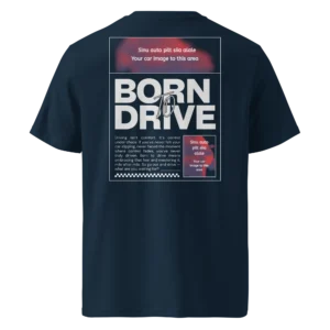 Tumesinine Born To Drive oma auto pildiga t-särk tagantvaates. Seljal on plakatistiilis disain suure tekstiga “Born To Drive” ning kaks märgitud ala, kuhu lisatakse kliendi auto pilt. Üleval ja paremal all on tekst “Sinu auto pilt siia alale / Your car image to this area”